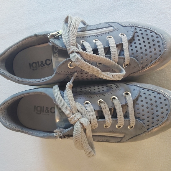 Shoes - Picture 3 of 5